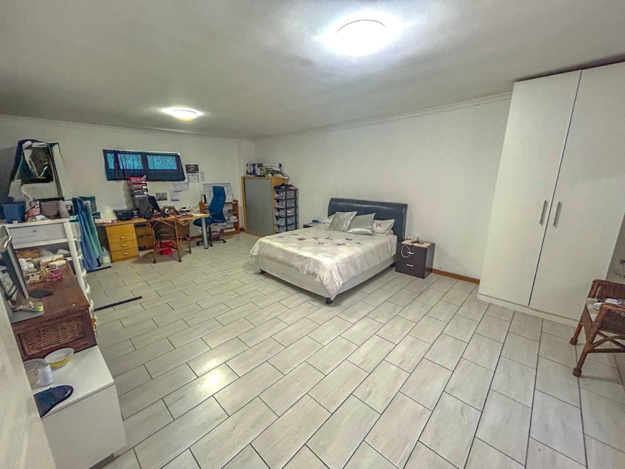 5 Bedroom Property for Sale in Zeekoevlei Western Cape